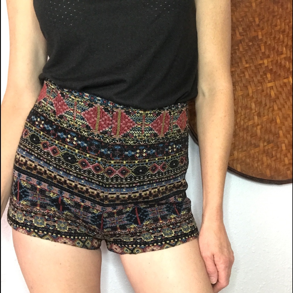 🐴UO ECOTE boho tapestry high rise shorts